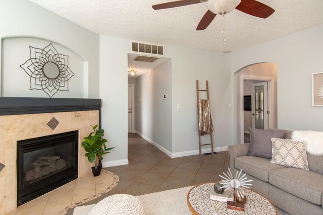 11216 Los Lagos NE, Albuquerque, NM 87111