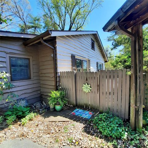 121 Ohara Circle, Hendersonville, NC 28739