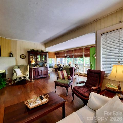 121 Ohara Circle, Hendersonville, NC 28739