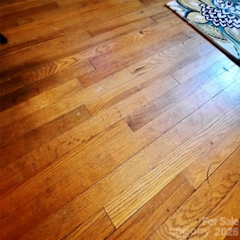 121 Ohara Circle, Hendersonville, NC 28739