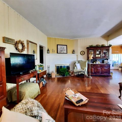 121 Ohara Circle, Hendersonville, NC 28739