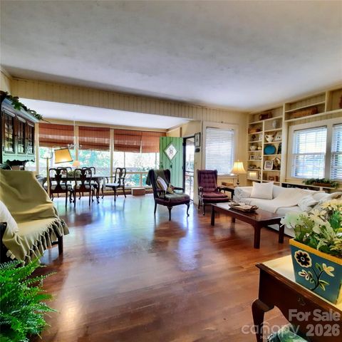121 Ohara Circle, Hendersonville, NC 28739