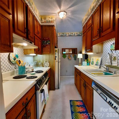 121 Ohara Circle, Hendersonville, NC 28739