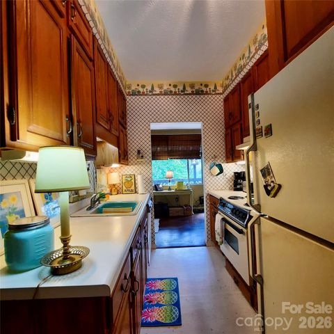 121 Ohara Circle, Hendersonville, NC 28739