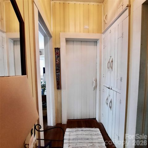 121 Ohara Circle, Hendersonville, NC 28739