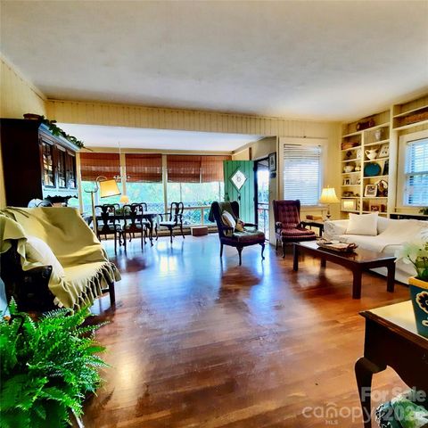 121 Ohara Circle, Hendersonville, NC 28739