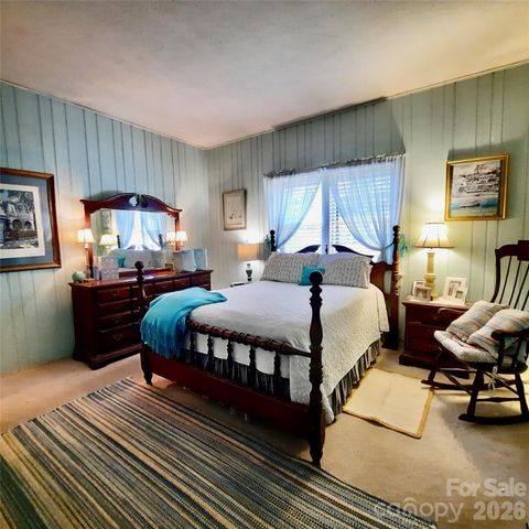 121 Ohara Circle, Hendersonville, NC 28739