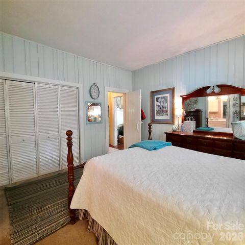 121 Ohara Circle, Hendersonville, NC 28739