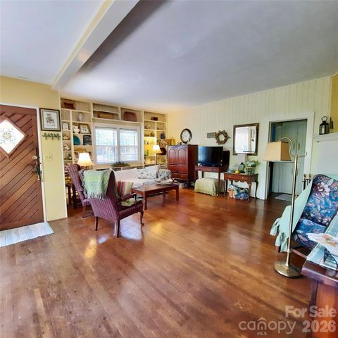 121 Ohara Circle, Hendersonville, NC 28739