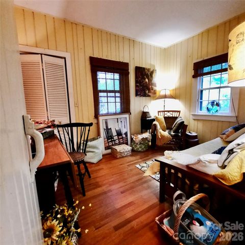 121 Ohara Circle, Hendersonville, NC 28739