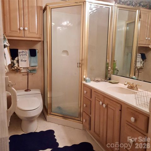121 Ohara Circle, Hendersonville, NC 28739