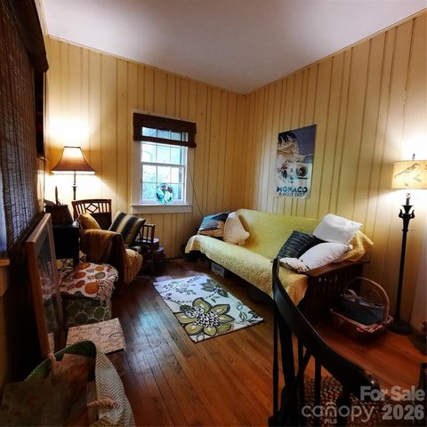 121 Ohara Circle, Hendersonville, NC 28739