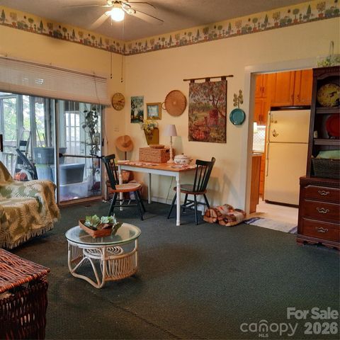 121 Ohara Circle, Hendersonville, NC 28739