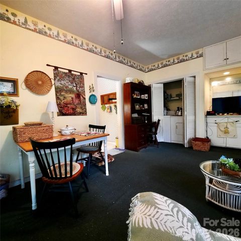 121 Ohara Circle, Hendersonville, NC 28739