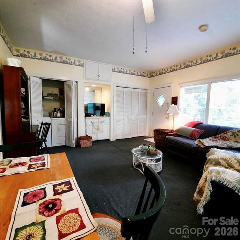 121 Ohara Circle, Hendersonville, NC 28739