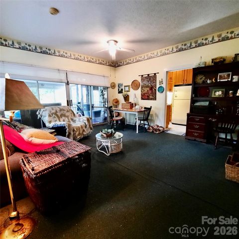 121 Ohara Circle, Hendersonville, NC 28739
