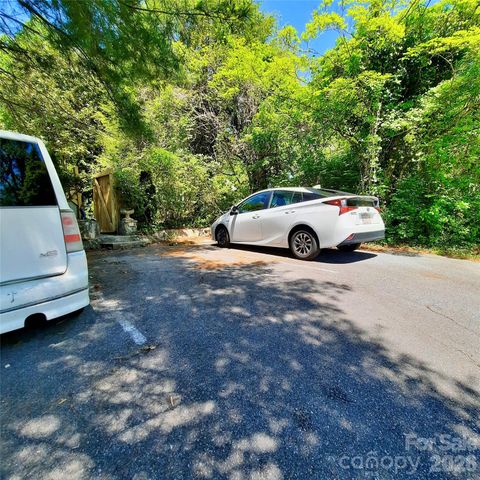 121 Ohara Circle, Hendersonville, NC 28739