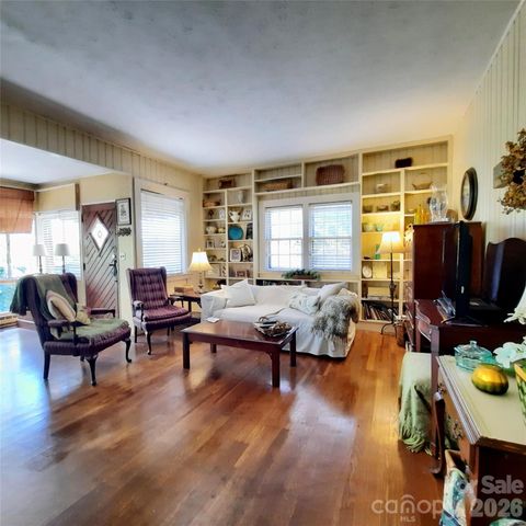 121 Ohara Circle, Hendersonville, NC 28739