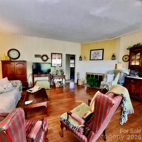 121 Ohara Circle, Hendersonville, NC 28739