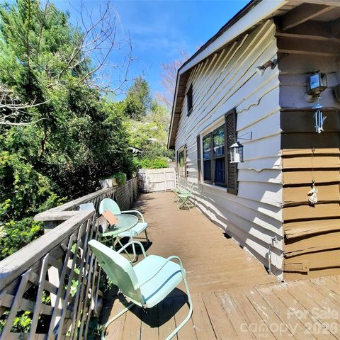 121 Ohara Circle, Hendersonville, NC 28739