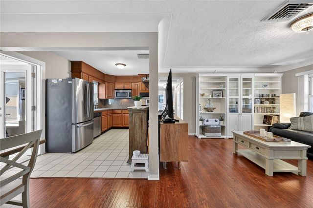 6194 28TH AVENUE N, St Petersburg, FL 33710