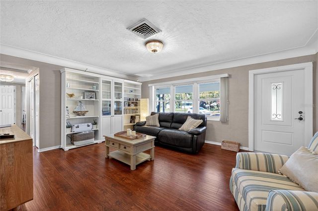 6194 28TH AVENUE N, St Petersburg, FL 33710