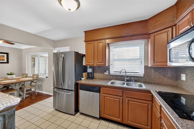 6194 28TH AVENUE N, St Petersburg, FL 33710