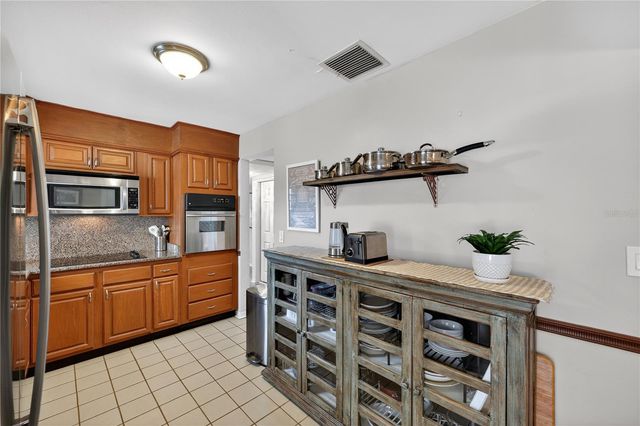 6194 28TH AVENUE N, St Petersburg, FL 33710