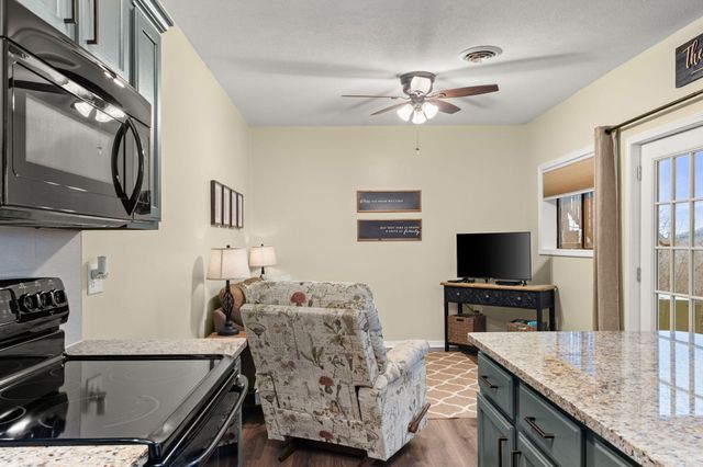 388 Notch Lane A, Reeds Spring, MO 65737