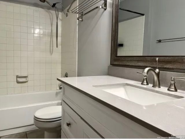 4803 Hamilton Wolfe Rd Apt 810, San Antonio, TX 78240