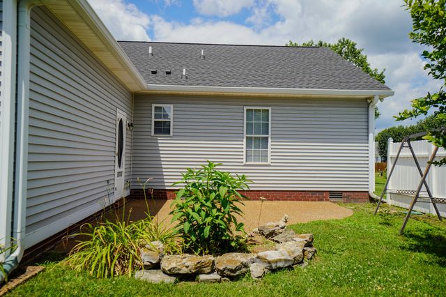1102 Wedgewood Dr, Gallatin, TN 37066