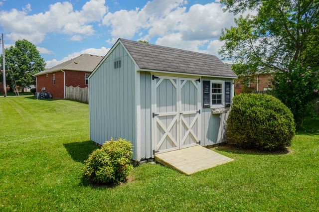 1102 Wedgewood Dr, Gallatin, TN 37066