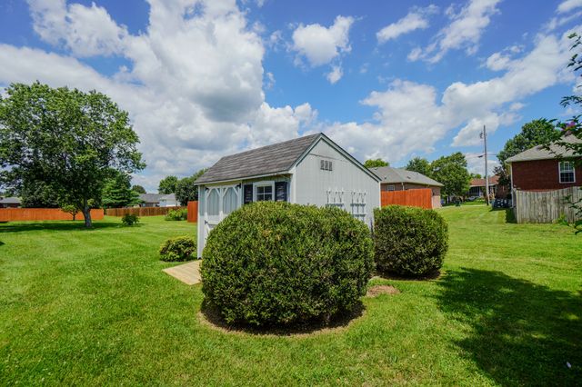 1102 Wedgewood Dr, Gallatin, TN 37066
