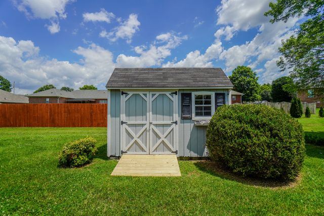 1102 Wedgewood Dr, Gallatin, TN 37066