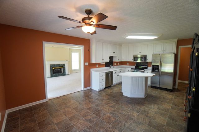 1102 Wedgewood Dr, Gallatin, TN 37066