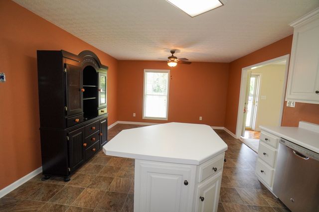 1102 Wedgewood Dr, Gallatin, TN 37066