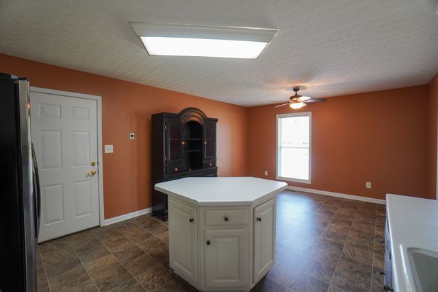 1102 Wedgewood Dr, Gallatin, TN 37066
