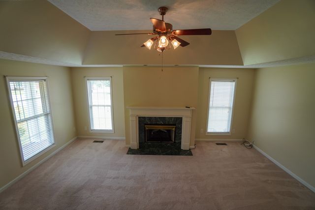 1102 Wedgewood Dr, Gallatin, TN 37066