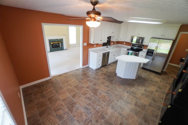1102 Wedgewood Dr, Gallatin, TN 37066
