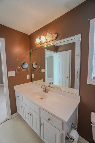 1102 Wedgewood Dr, Gallatin, TN 37066