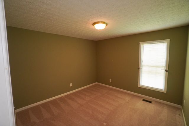 1102 Wedgewood Dr, Gallatin, TN 37066
