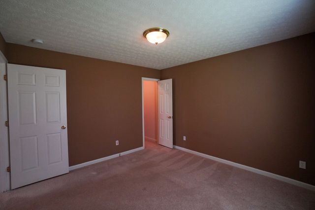 1102 Wedgewood Dr, Gallatin, TN 37066