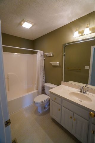 1102 Wedgewood Dr, Gallatin, TN 37066