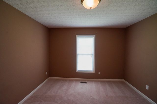 1102 Wedgewood Dr, Gallatin, TN 37066