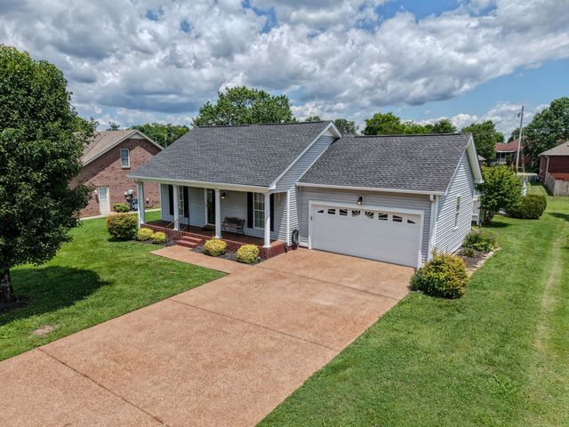1102 Wedgewood Dr, Gallatin, TN 37066