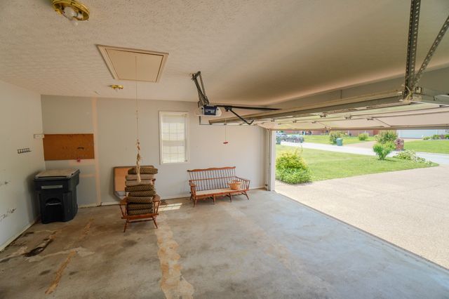 1102 Wedgewood Dr, Gallatin, TN 37066