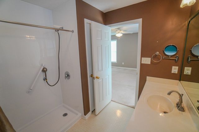 1102 Wedgewood Dr, Gallatin, TN 37066