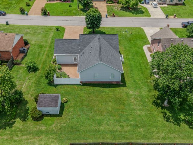 1102 Wedgewood Dr, Gallatin, TN 37066