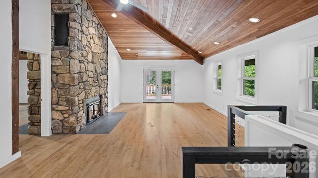 102 FALLS Street, Morganton, NC 28655