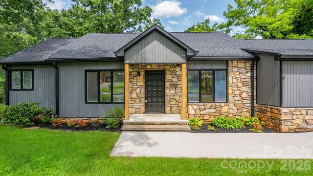 102 FALLS Street, Morganton, NC 28655